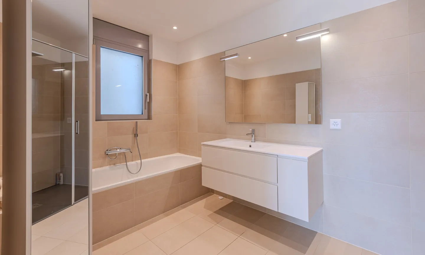 MODERNO E AMPIO 4.5 LOCALI CON TERRAZZA VISTA LAGO A VERNATE - Foto 6 von 13