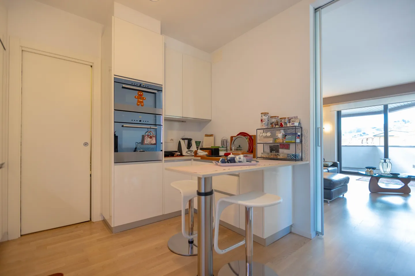 GERÄUMIGE UND MODERNE 4.5 HOCHWERTIGE WOHNUNG MIT TERRASSE IN BREGANZONA - Foto 5 von 13