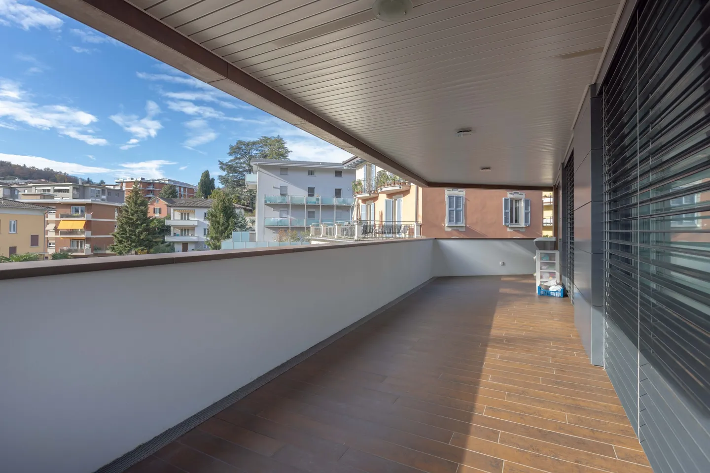 SPACIEUX ET MODERNE 4.5 HAUT STANDING AVEC TERRASSE À BREGANZONA - Photo 5 sur 9