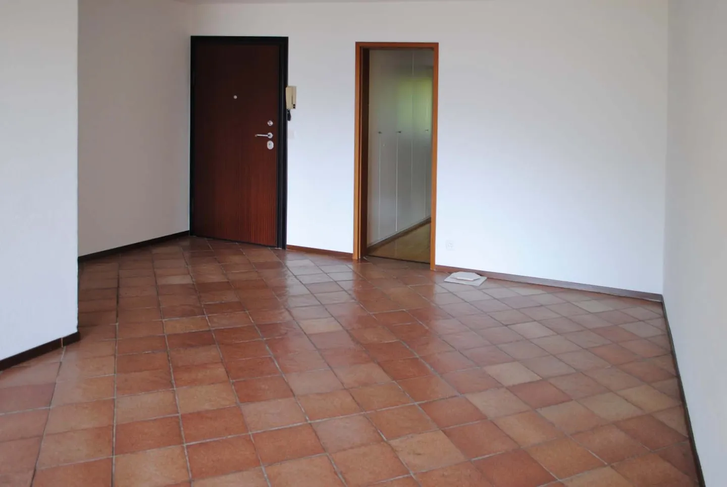2.5 ROOMS WITH TERRACE IN A RESIDENCE WITH SWIMMING POOL IN COMANO - Photo 5 of 9
