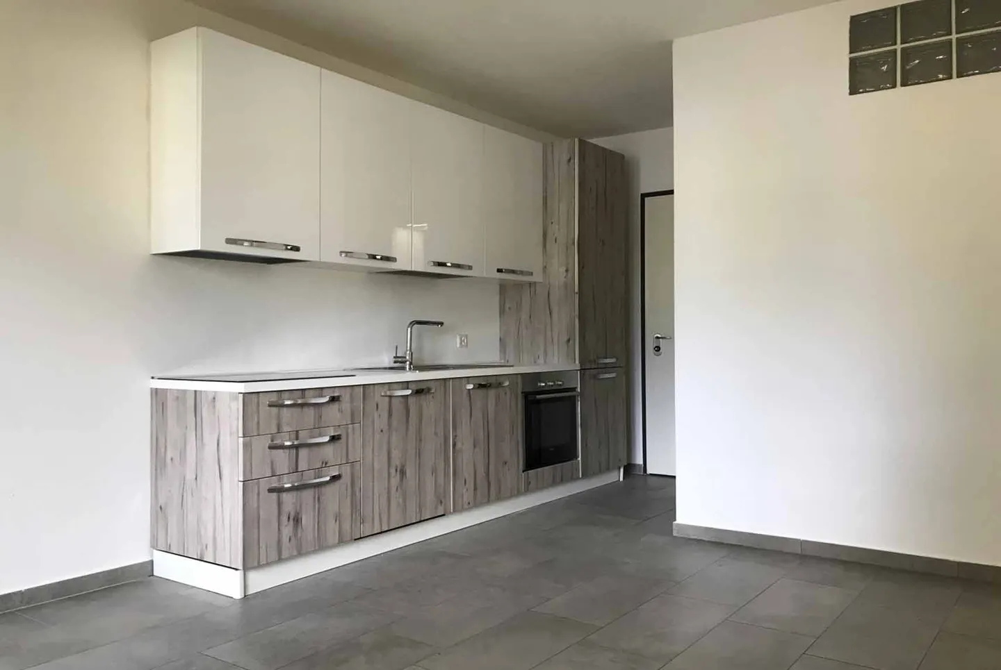 ZU VERMIETEN 2.5-ZIMMER-WOHNUNG MIT TERRASSE IN CADENAZZO - Foto 2 von 9