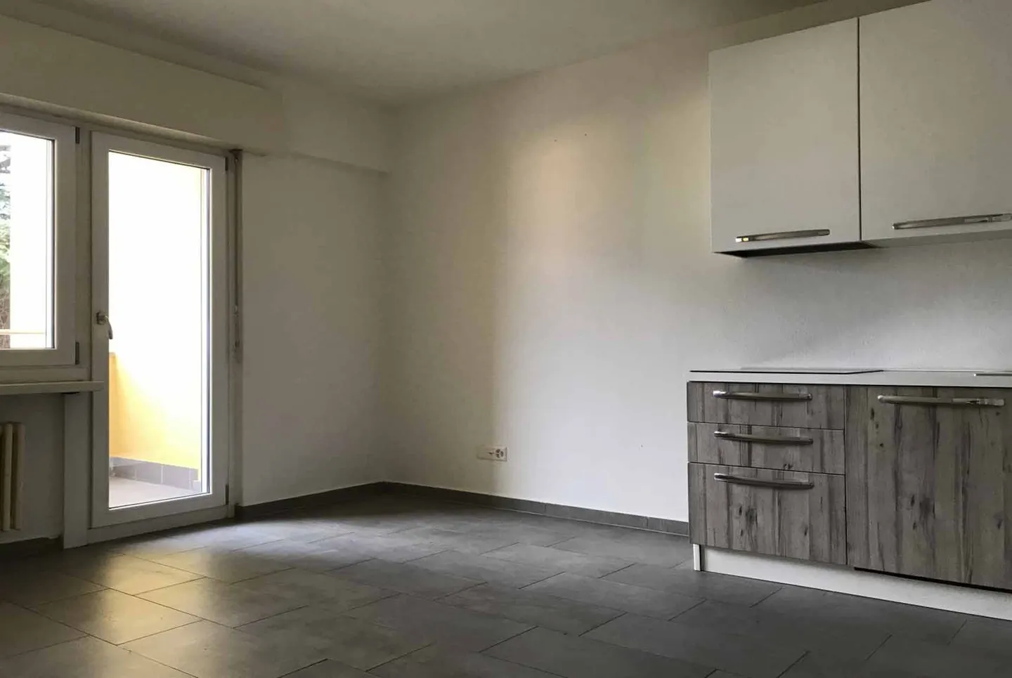 ZU VERMIETEN 2.5-ZIMMER-WOHNUNG MIT TERRASSE IN CADENAZZO - Foto 3 von 9