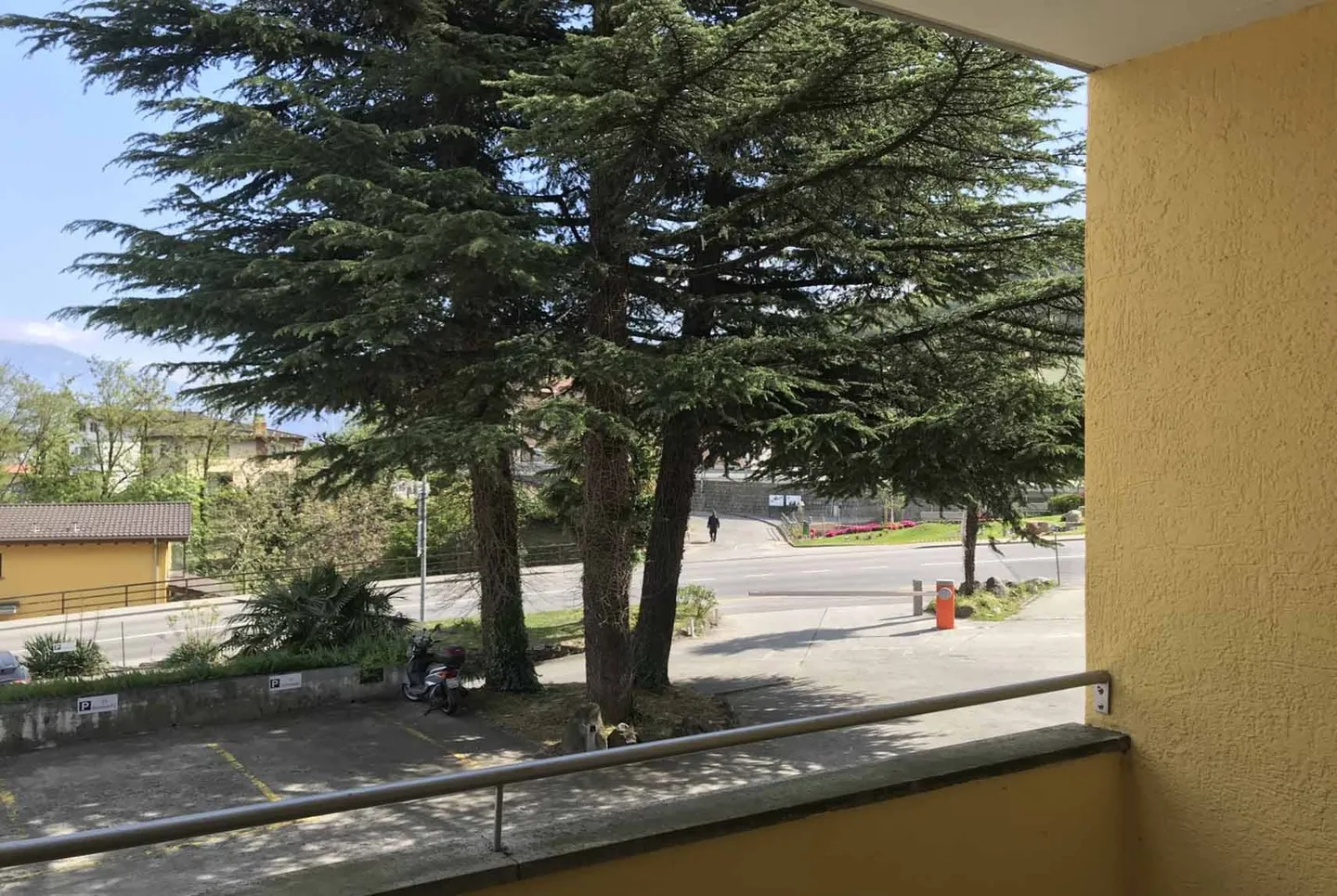 ZU VERMIETEN 2.5-ZIMMER-WOHNUNG MIT TERRASSE IN CADENAZZO - Foto 5 von 9