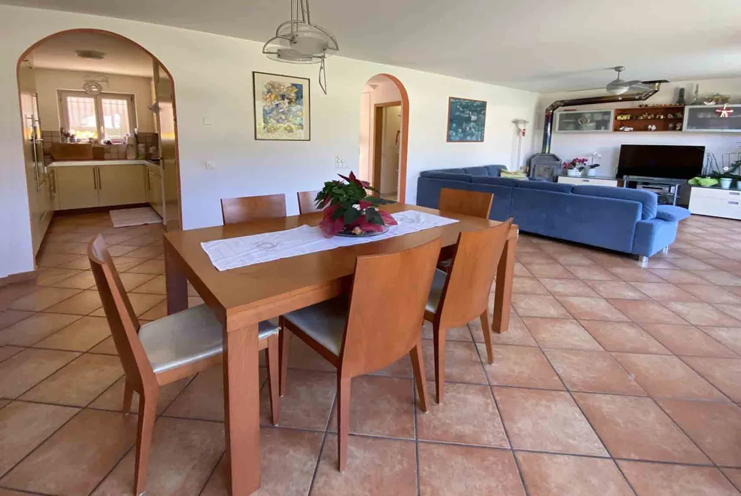 ZWEIFAMILIENHAUS MIT POOL UND GROSSEM GRUNDSTÜCK IN MELANO - Foto 5 von 12