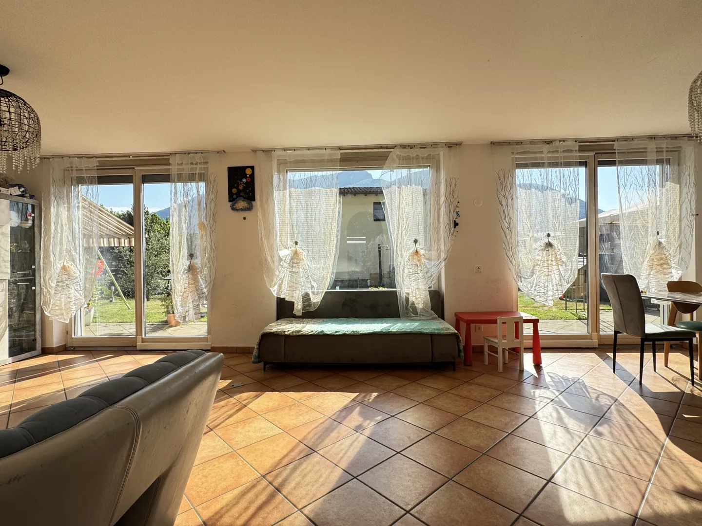 OCCASIONE-BIFAMILIARE CON PISCINA E GRANDE TERRENO A MELANO - Foto 6 di 13