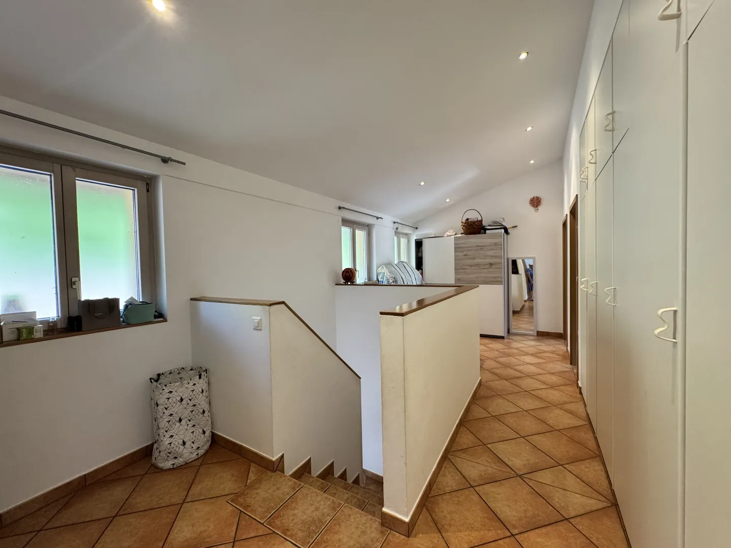 OCCASIONE-BIFAMILIARE CON PISCINA E GRANDE TERRENO A MELANO - Foto 11 di 13