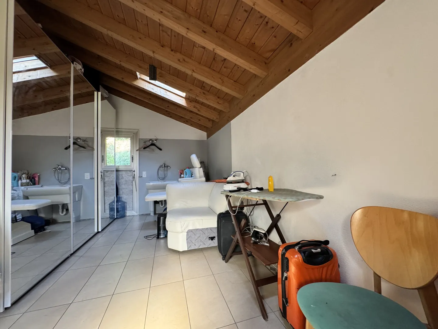 ZWEIFAMILIENHAUS MIT POOL UND GROSSEM GRUNDSTÜCK IN MELANO - Foto 6 von 12