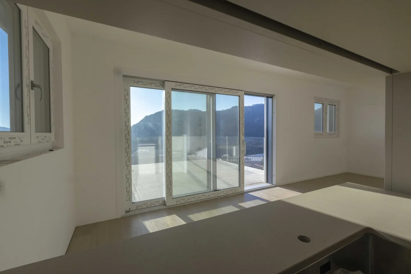 ATTIQUE MODERNE 3.5 PIÈCES DANS UNE NOUVELLE RÉSIDENCE À MENDRISIO - Photo 4 sur 11