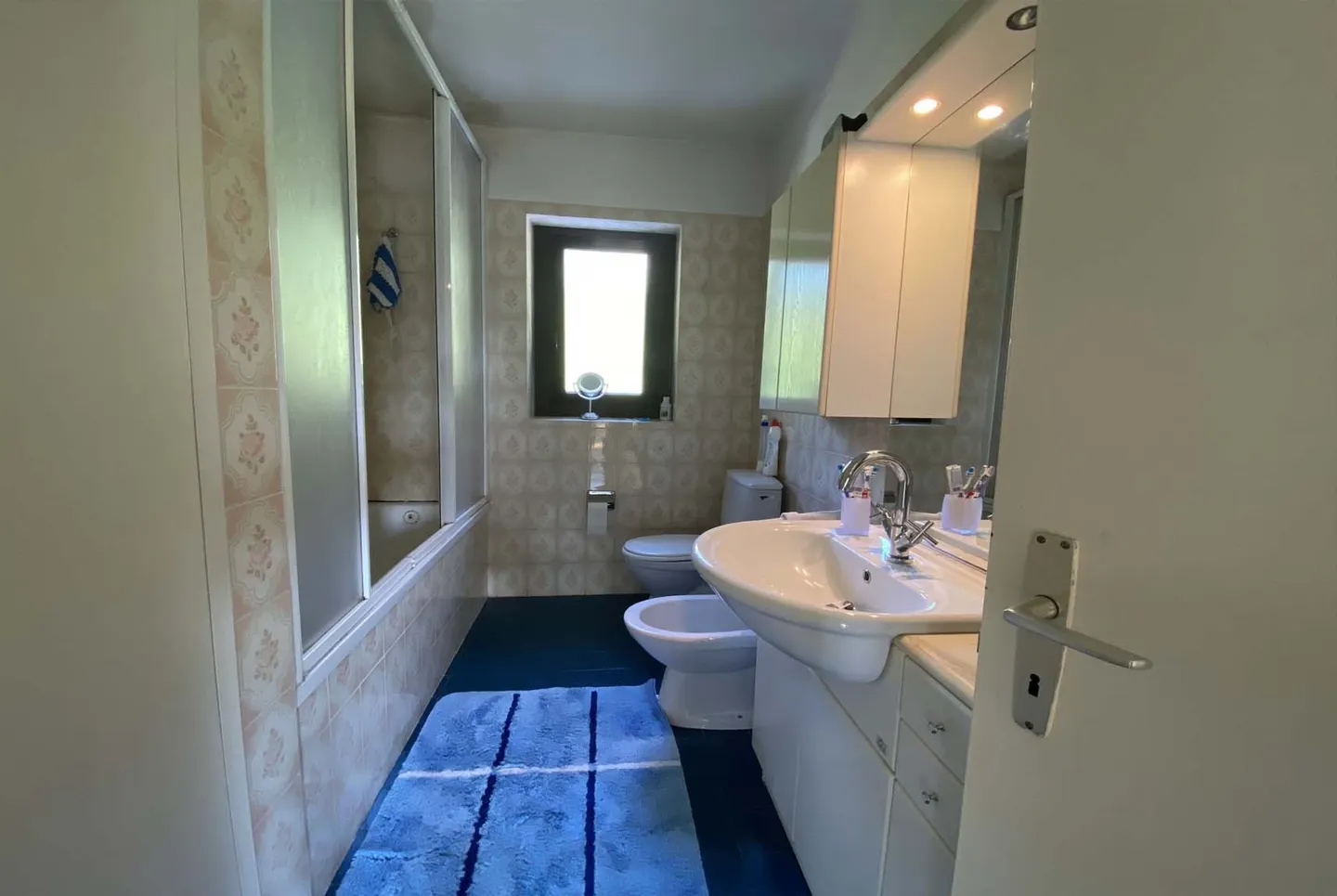 Villa spaziosa con terreno edificabile - Foto 12 di 13