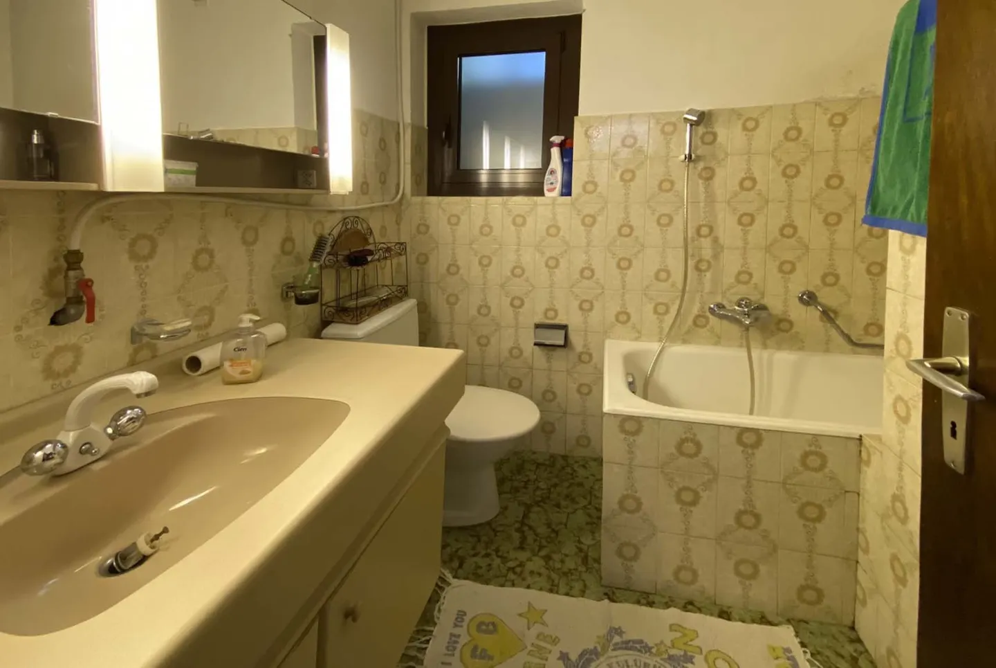 Villa spaziosa con terreno edificabile - Foto 7 di 13