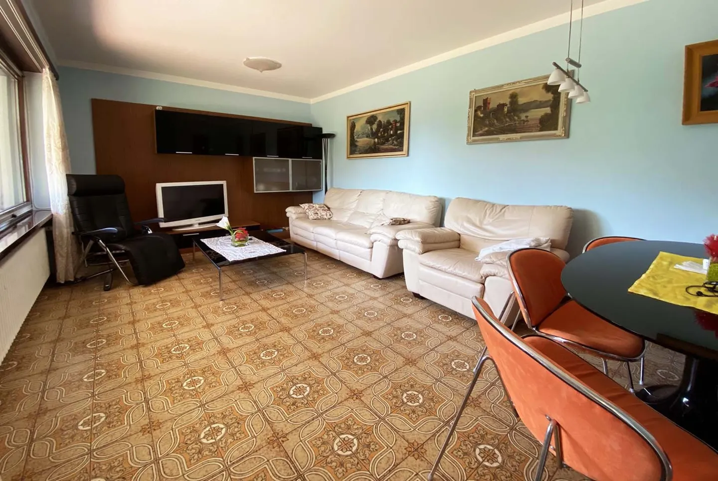 Villa spaziosa con terreno edificabile - Foto 8 di 13