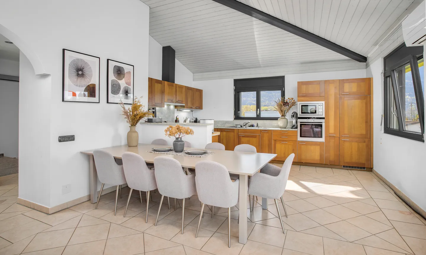 BELLE ET SPACIEUSE VILLA JUMELÉE DE 8,5 PIÈCES À SEMENTINA - Photo 3 sur 12