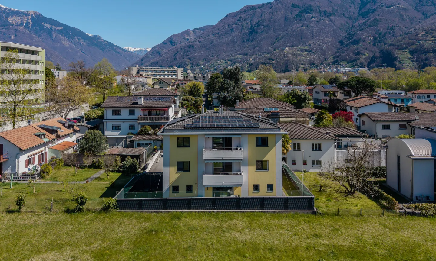 BELLE ET SPACIEUSE VILLA JUMELÉE DE 8,5 PIÈCES À SEMENTINA - Photo 8 sur 12