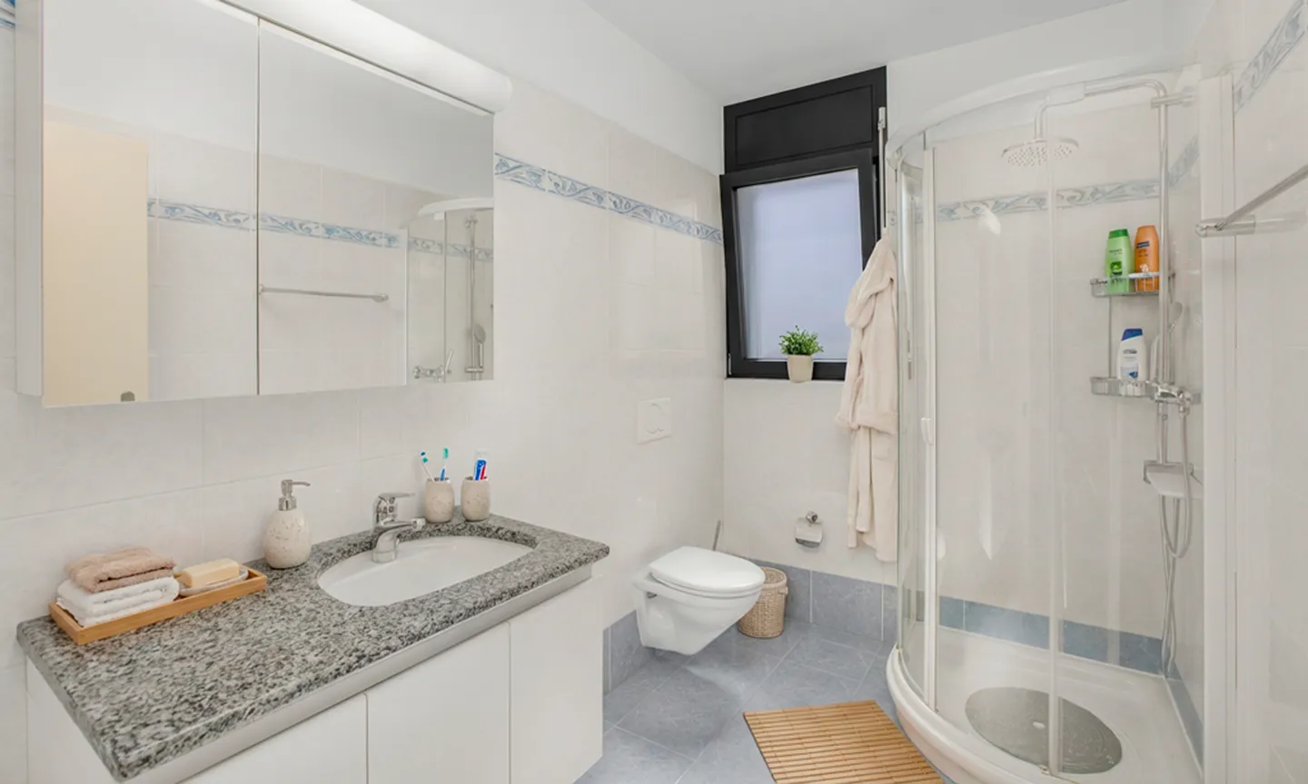 GERÄUMIGE 4.5 ZIMMER MIT GARTEN IN EINEM ZWEIFAMILIENHAUS IN SEMENTINA - Foto 5 von 9