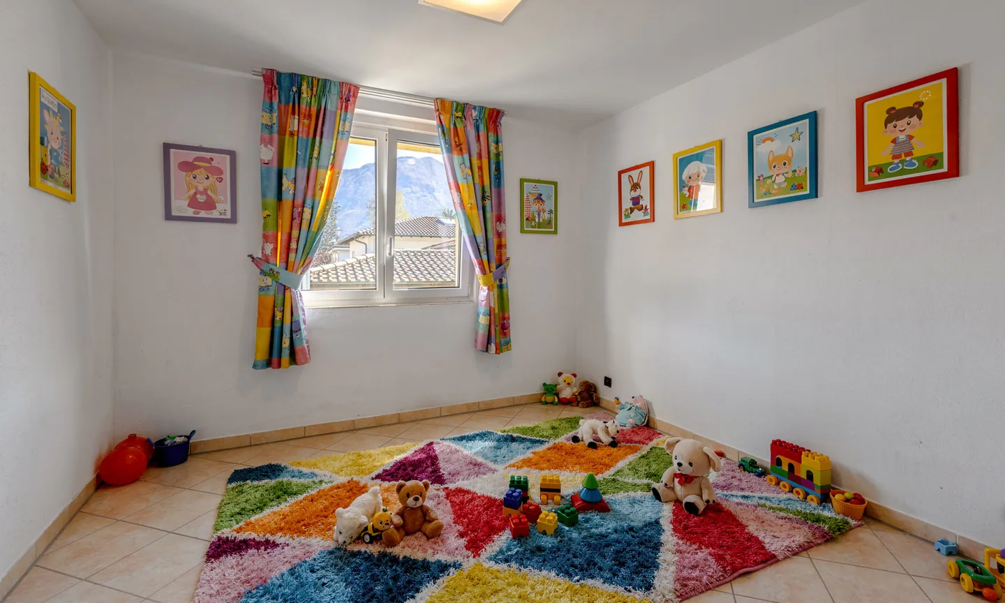 GERÄUMIGE 4.5 ZIMMER MIT GARTEN IN EINEM ZWEIFAMILIENHAUS IN SEMENTINA - Foto 6 von 9
