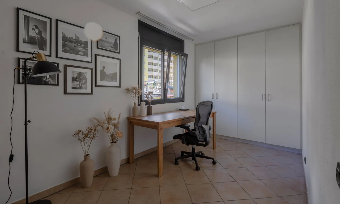 GERÄUMIGE 4.5 ZIMMER MIT GARTEN IN EINEM ZWEIFAMILIENHAUS IN SEMENTINA - Foto 7 von 9