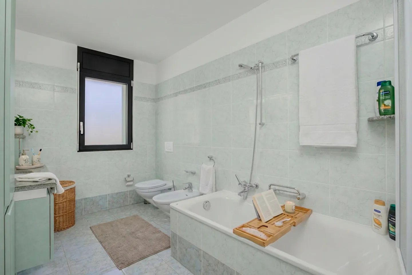 GERÄUMIGE 4.5 ZIMMER MIT GARTEN IN EINEM ZWEIFAMILIENHAUS IN SEMENTINA - Foto 8 von 9