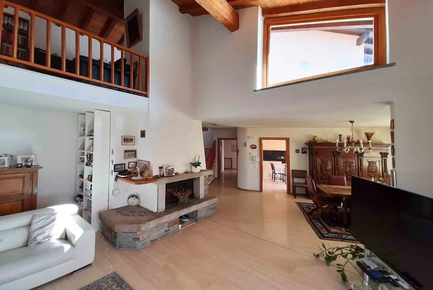 GERÄUMIGE VILLA MIT 6.5 ZIMMERN UND GROSSEN GARTEN IN CURIO - Foto 2 von 12