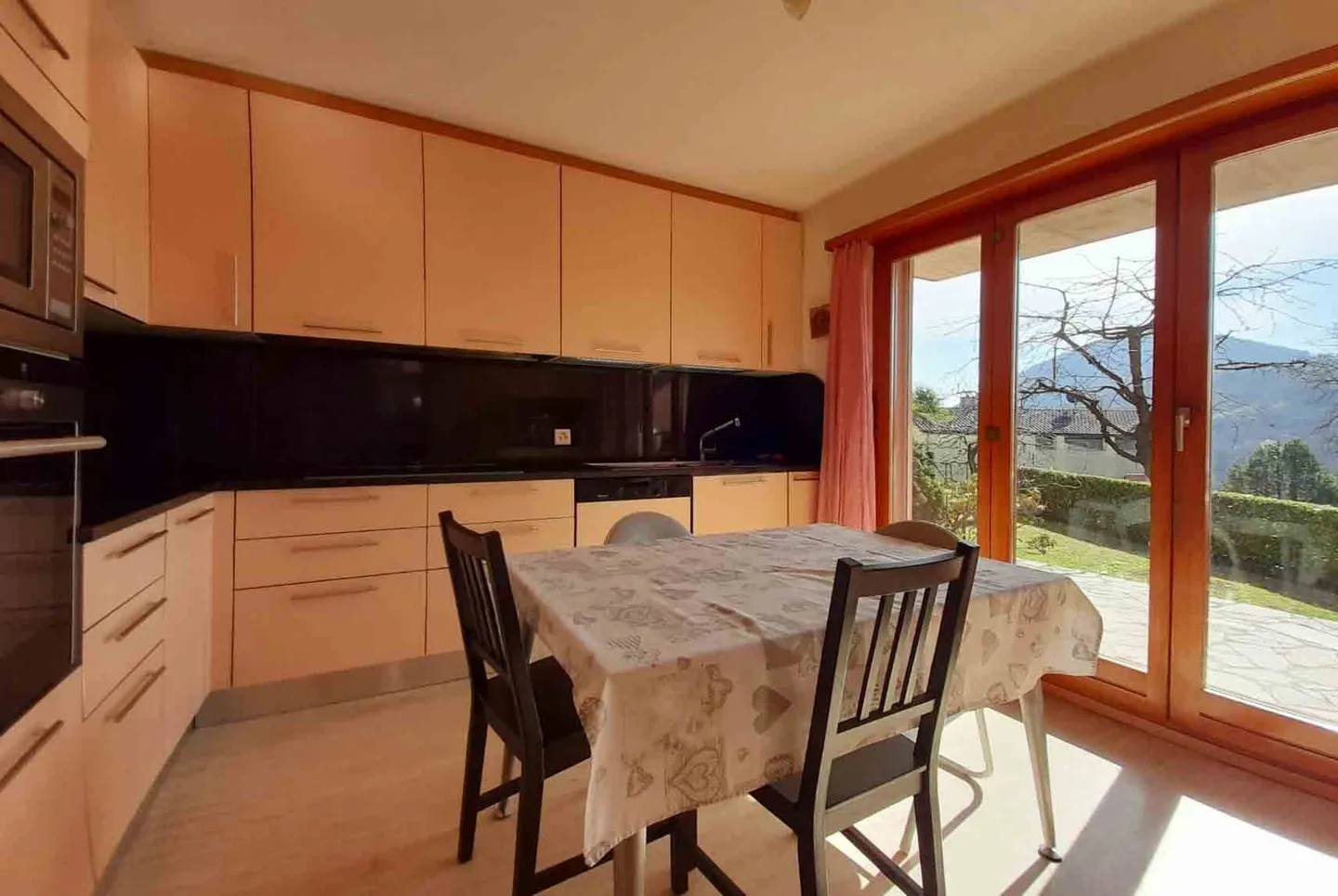 VILLA UNIFAMILIALE 6.5 PIÈCES AVEC GRAND JARDIN À CURIO - Photo 5 sur 12