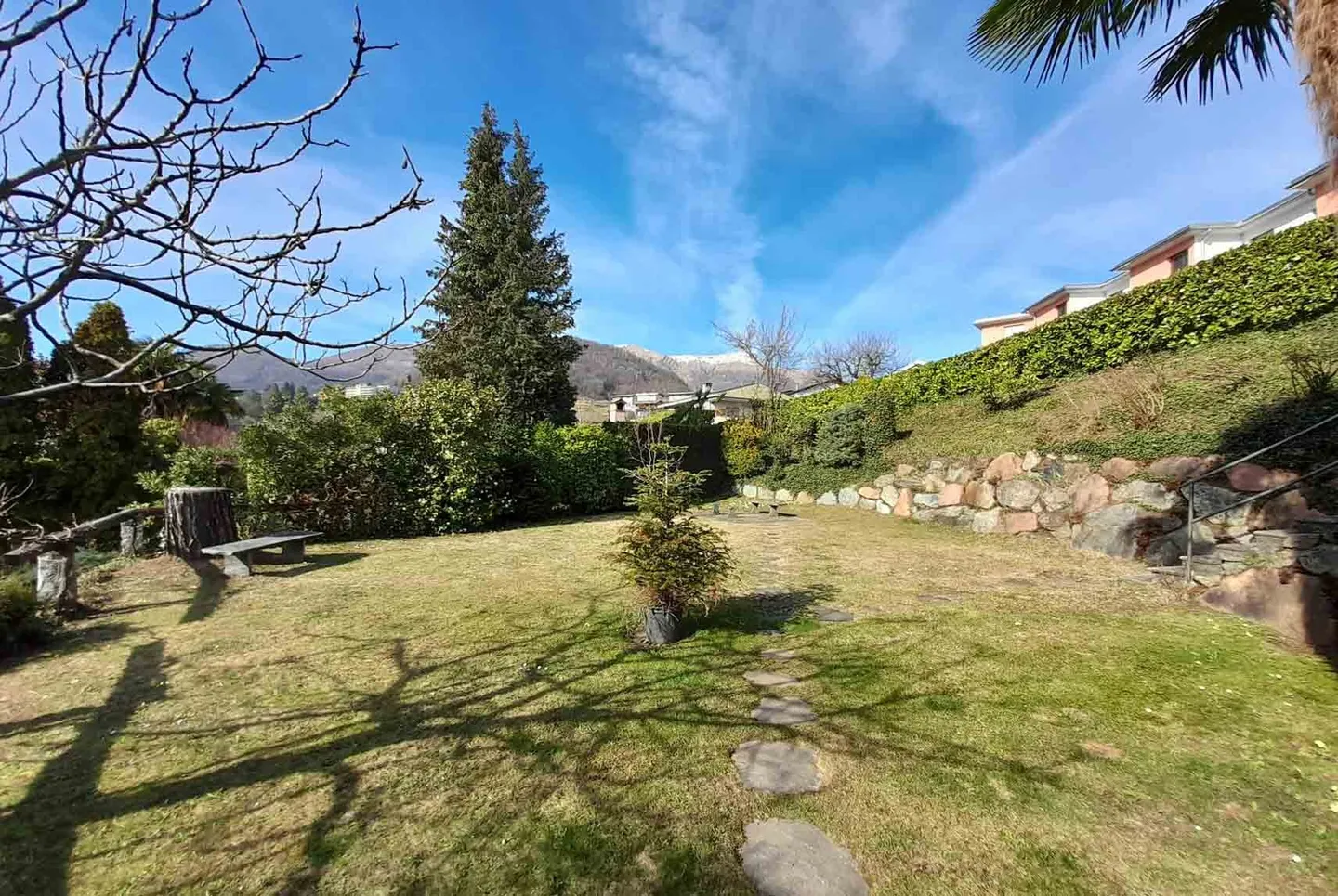 VILLA UNIFAMILIALE 6.5 PIÈCES AVEC GRAND JARDIN À CURIO - Photo 8 sur 12