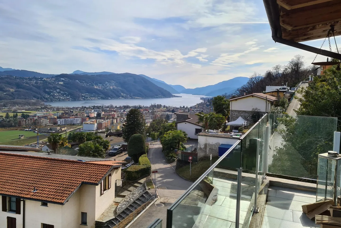 ATTICO DUPLEX 5.5 CON GRANDE TERRAZZA E GIARDINO A BIOGGIO - Foto 3 di 11