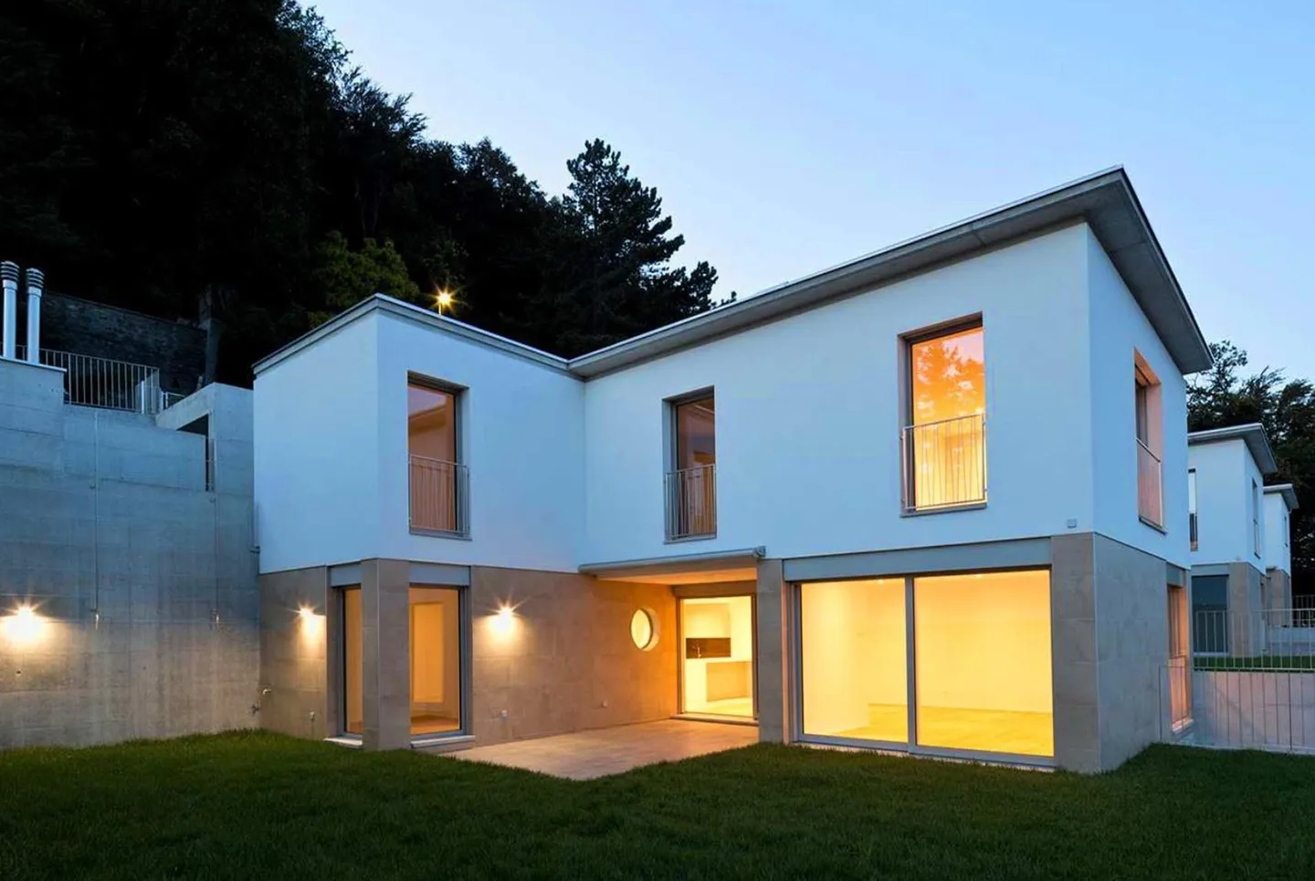 VILLA 5.5 ZIMMER MIT GARTEN UND OFFENEM BLICK IN COLLINA D'ORO - Foto 8 von 13