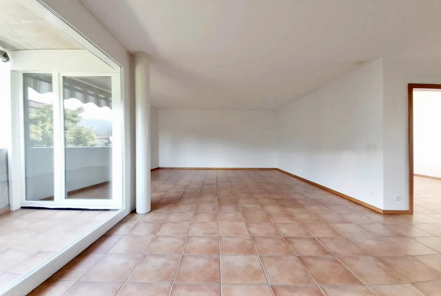 AFFITTASI AMPIO E MODERNO 2.5 LOCALI CON TERRAZZA A MAGLIASO - Foto 3 di 10