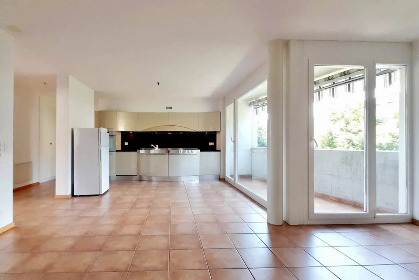 AFFITTASI AMPIO E MODERNO 2.5 LOCALI CON TERRAZZA A MAGLIASO - Foto 2 di 10