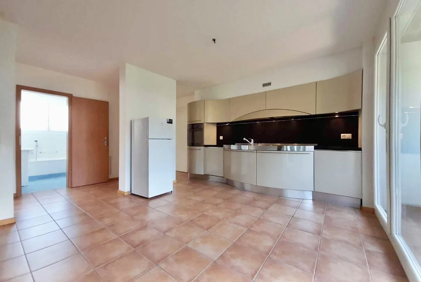 AFFITTASI AMPIO E MODERNO 2.5 LOCALI CON TERRAZZA A MAGLIASO - Foto 1 di 10