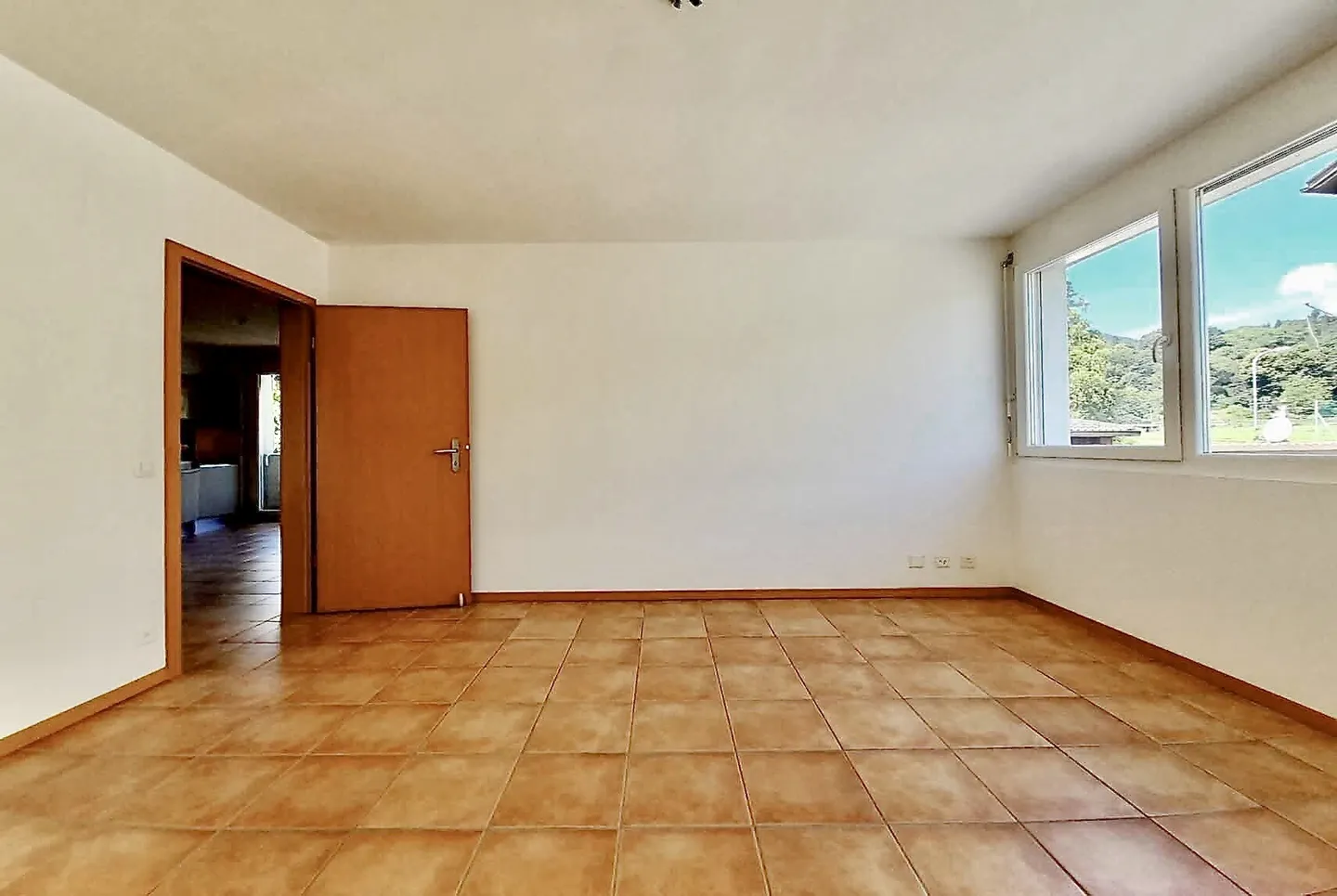 AFFITTASI AMPIO E MODERNO 2.5 LOCALI CON TERRAZZA A MAGLIASO - Foto 6 di 10