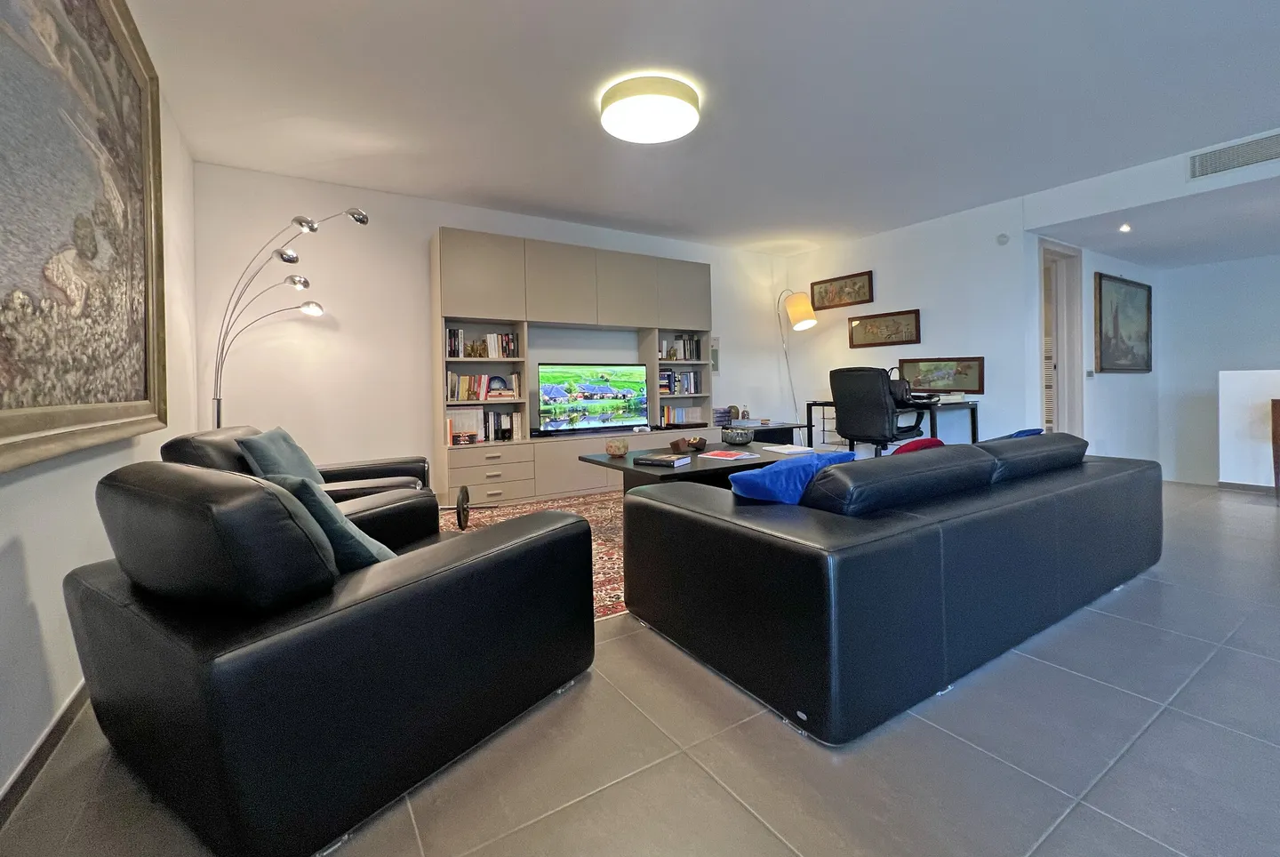 SPACIOUS 3.5 ROOMS OF 140 SQM + HOBBY ROOM WITH GARDEN IN MASSAGNO - Photo 5 of 13