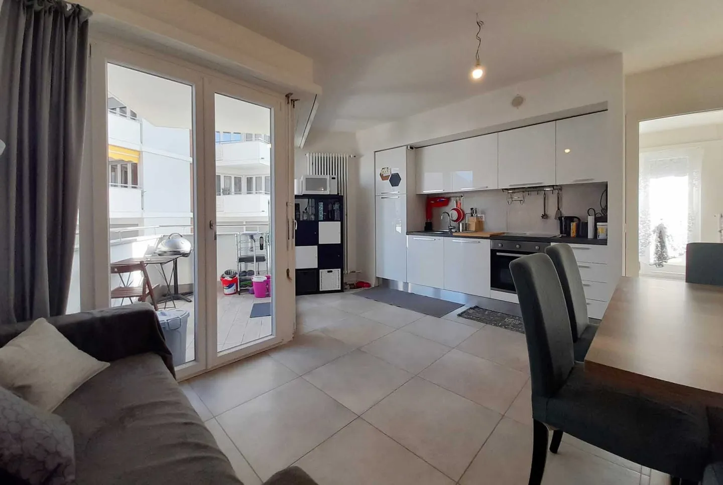 ZU VERMIETEN HELL 2.5 ZIMMER MIT 2 TERRASSEN IN PARADISO - Foto 1 von 9