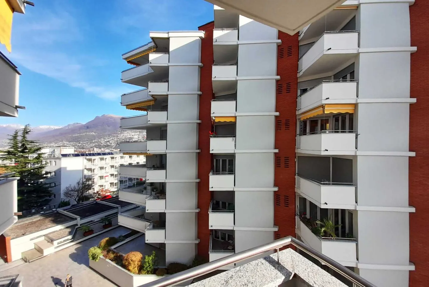 ZU VERMIETEN HELL 2.5 ZIMMER MIT 2 TERRASSEN IN PARADISO - Foto 9 von 9