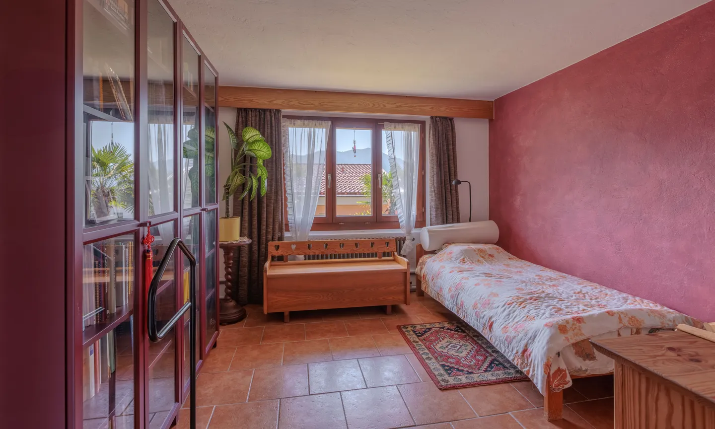 GERÄUMIGES MEHRFAMILIENHAUS MIT ÜBER 12 ZIMMERN IN SAVOSA - Foto 6 von 9