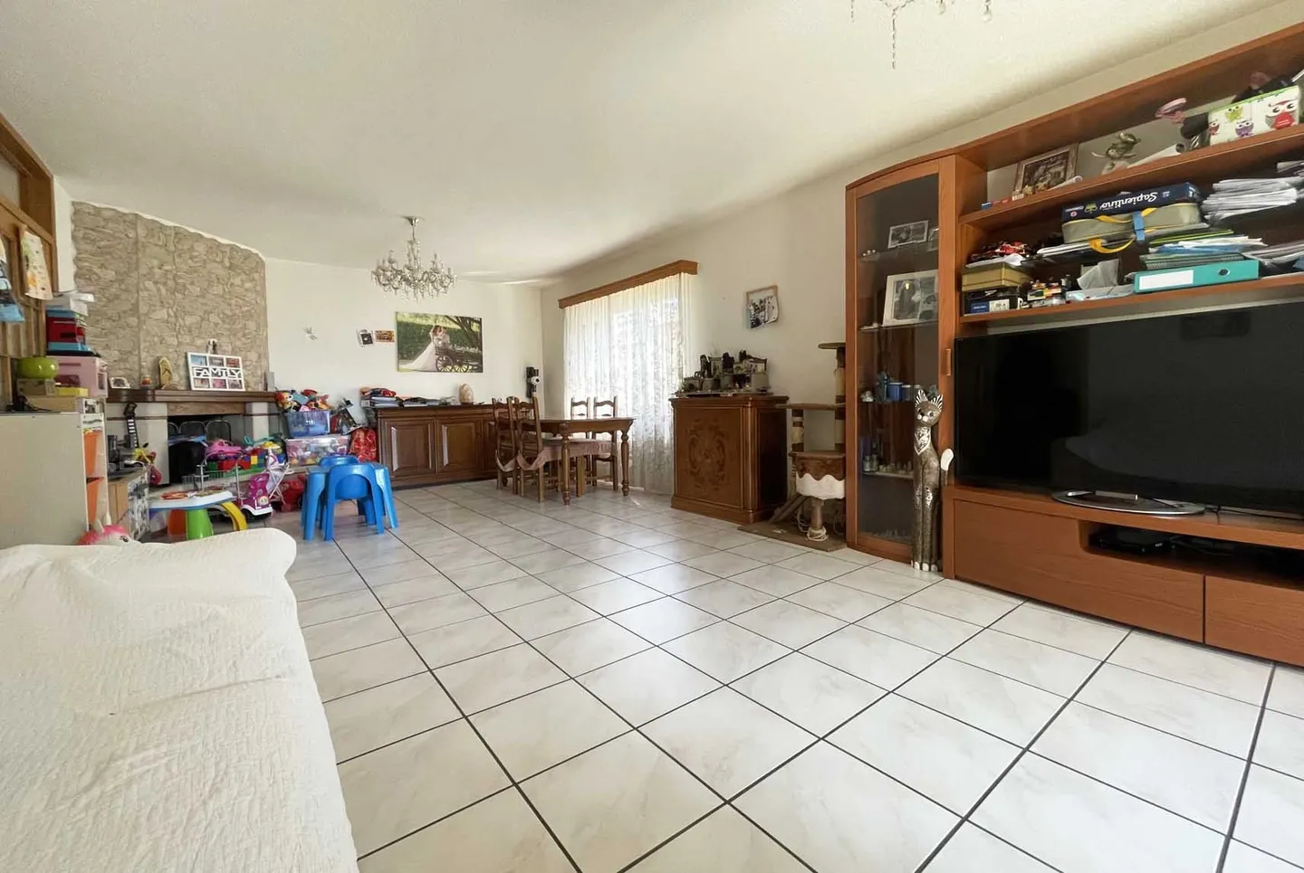 SPACIOUS SINGLE-FAMILY VILLA 4.5 ROOMS WITH GARDEN IN STABIO - Photo 1 of 13