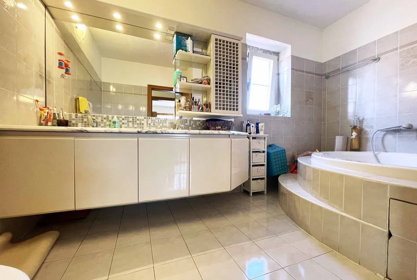 SPACIOUS SINGLE-FAMILY VILLA 4.5 ROOMS WITH GARDEN IN STABIO - Photo 6 of 13