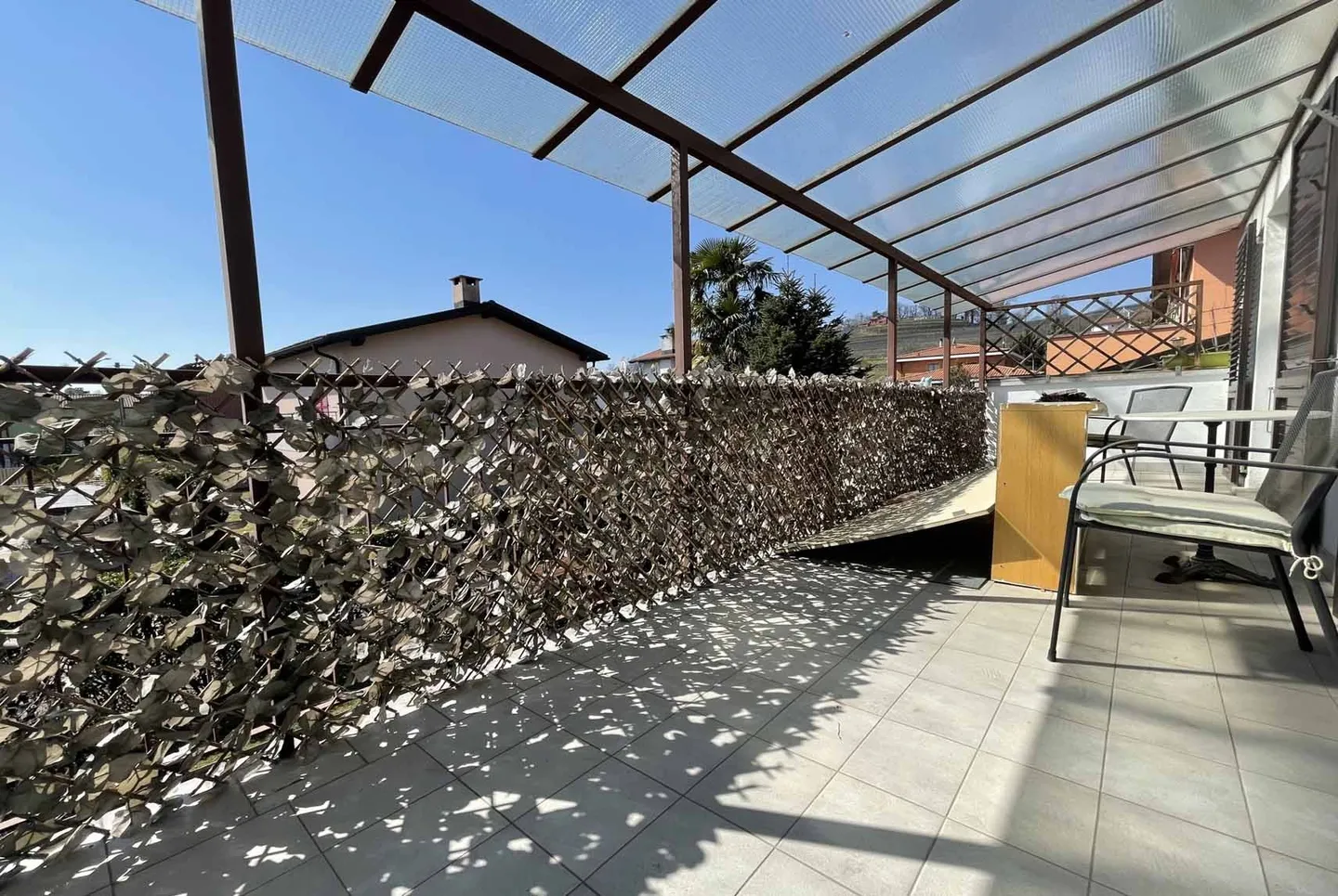 SPAZIOSA VILLA UNIFAMILIARE 4.5 LOCALI CON GIARDINO A STABIO - Foto 6 di 12