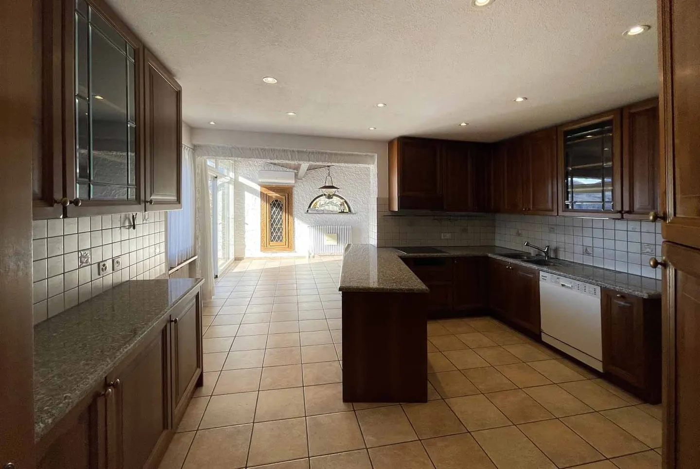 GERÄUMIGE UND PRESTIGETRÄCHTIGE VILLA 8.5 MIT SEEBLICK IN COLLINA D'ORO - Foto 5 von 12