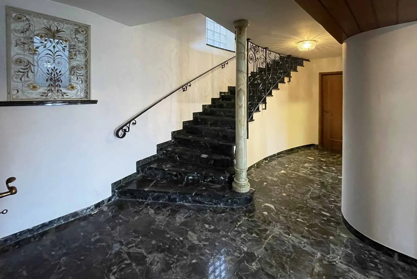 VILLA ÉLÉGANTE 8.5 AVEC VUE IMPRENABLE SUR LE LAC À COLLINA D'ORO - Photo 6 sur 10