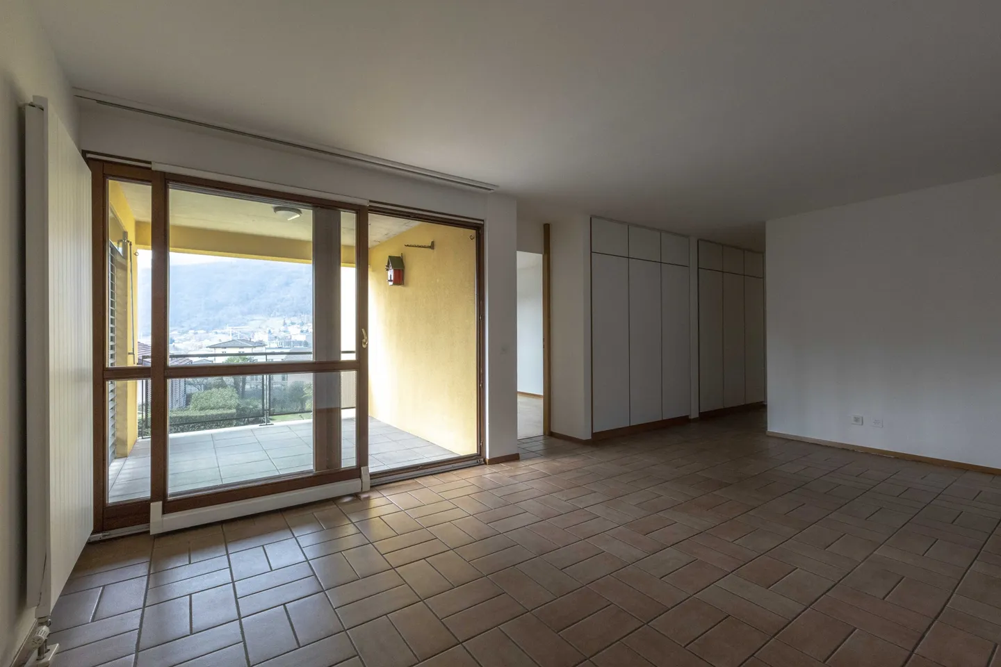 LARGE AND BRIGHT 4.5 ROOMS WITH PRIVATE BALCONY IN CADEMPINO - Photo 2 of 10