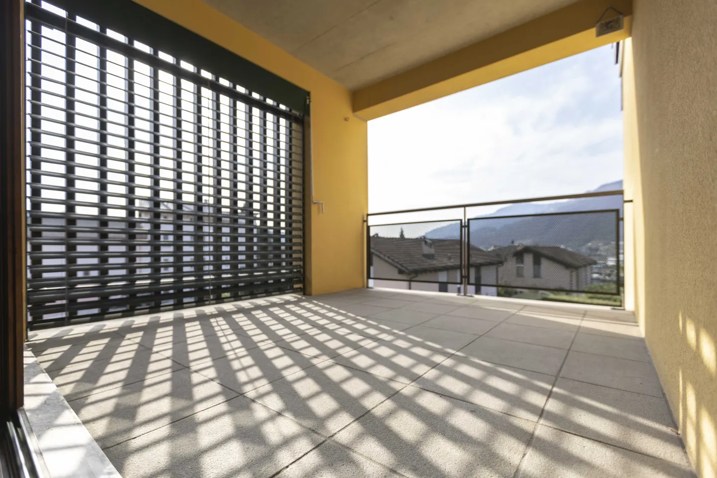 LARGE AND BRIGHT 4.5 ROOMS WITH PRIVATE BALCONY IN CADEMPINO - Photo 1 of 10