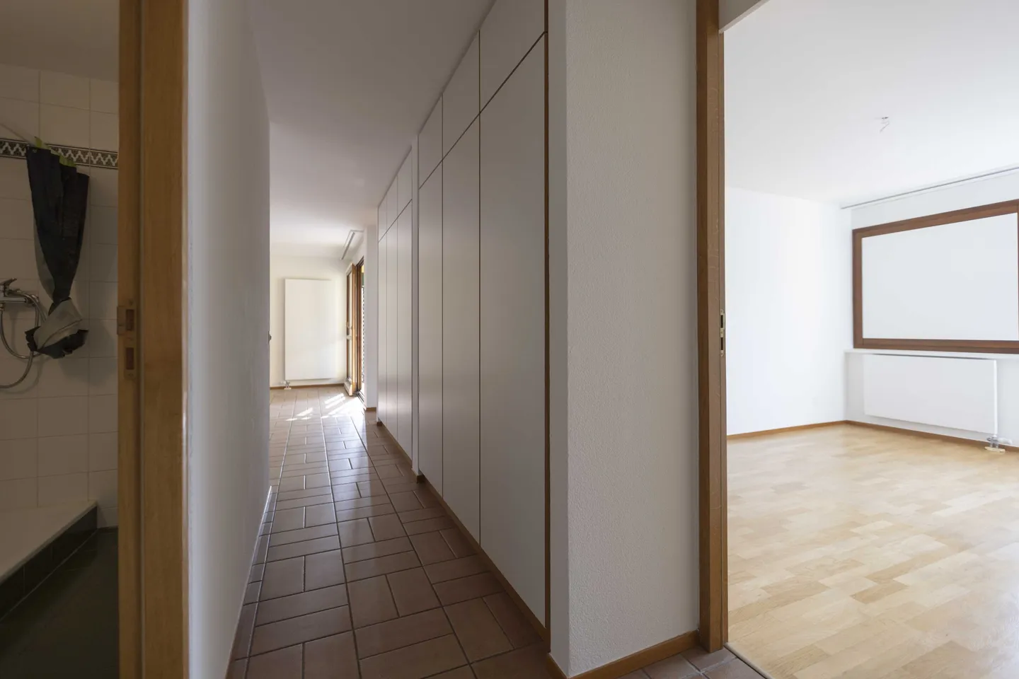 LARGE AND BRIGHT 4.5 ROOMS WITH PRIVATE BALCONY IN CADEMPINO - Photo 8 of 10