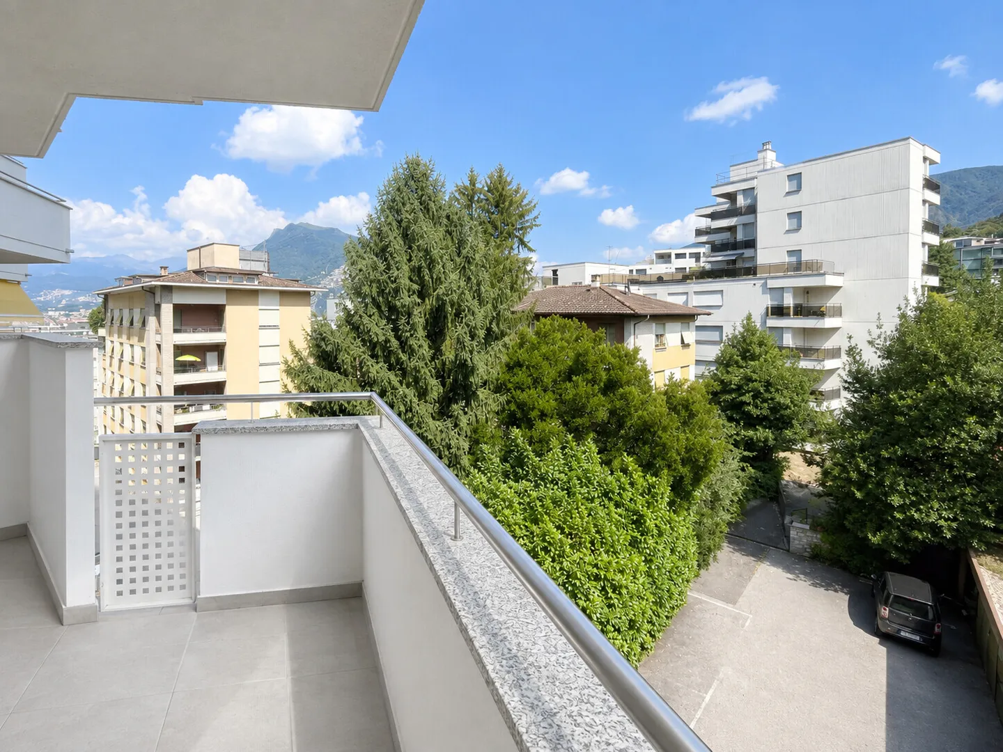 AFFITTASI MODERNO 2.5 LOCALI CON COMODA TERRAZZA A PARADISO - Photo 5 of 9
