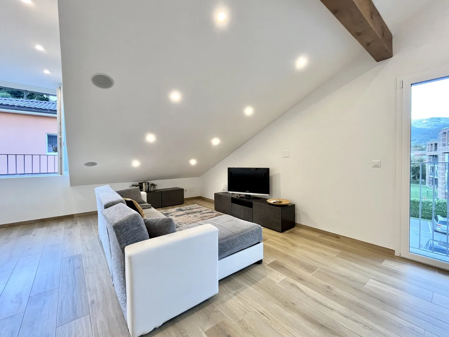 À LOUER SUPERBE 2.5 PIÈCES MEUBLÉ À LUGANO CANOBBIO - Photo 6 sur 13