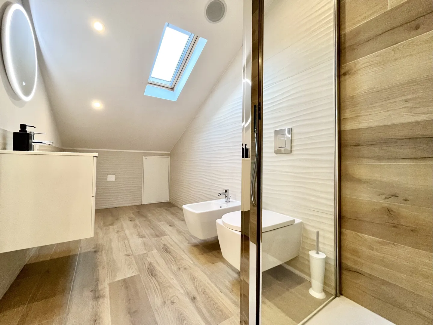 À LOUER SUPERBE 2.5 PIÈCES MEUBLÉ À LUGANO CANOBBIO - Photo 11 sur 13