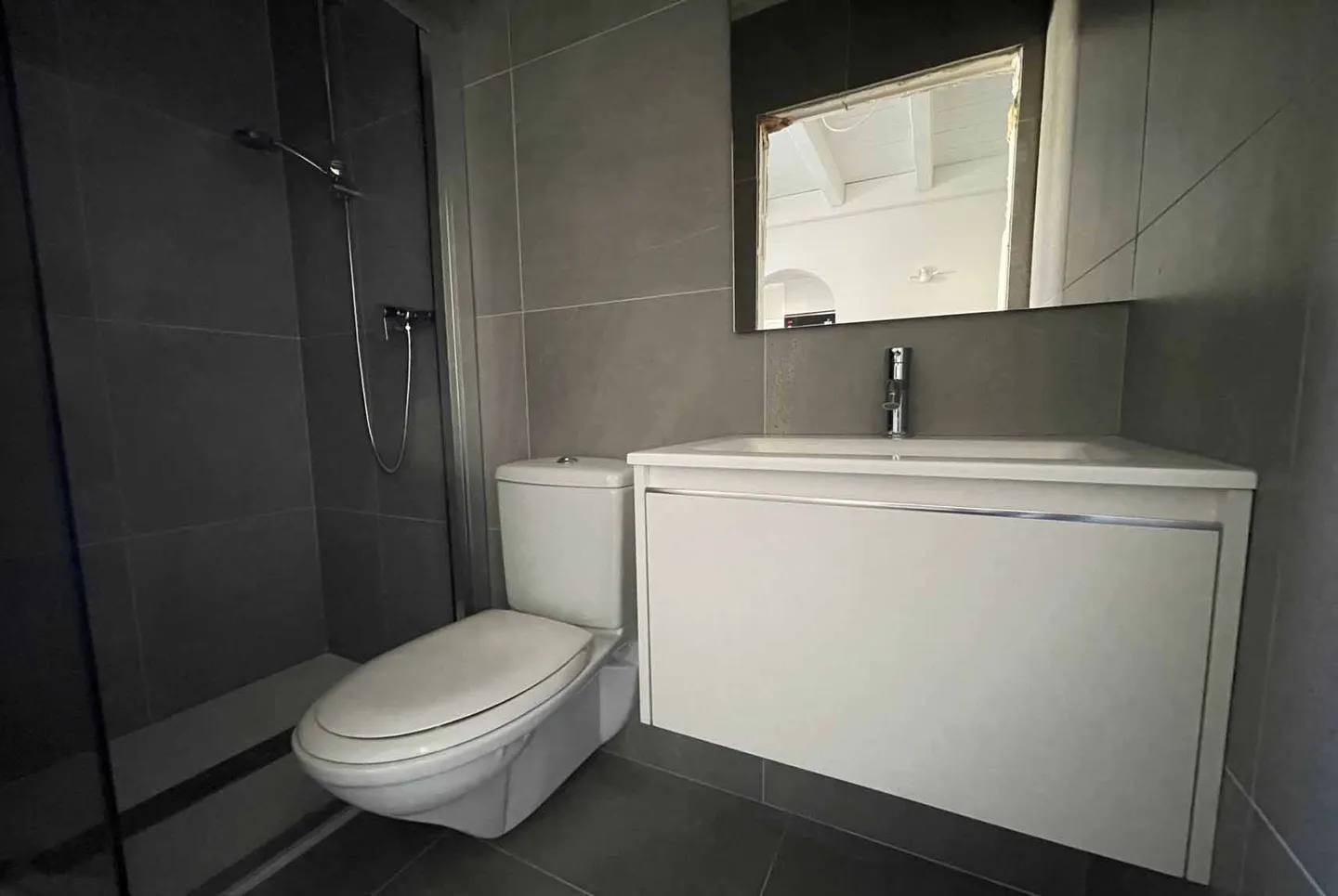 VERMIETET 1.5 RENOVIERT IN WOHNANLAGE MIT POOL IN CASLANO - Foto 3 von 6