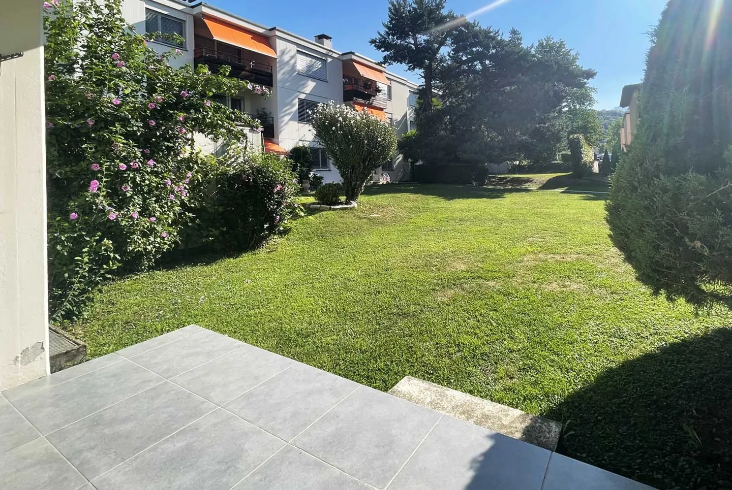 LUMINOSO 4.5 CON 2 TERRAZZE E PISCINA A PONTE CAPRIASCA - Foto 5 di 9