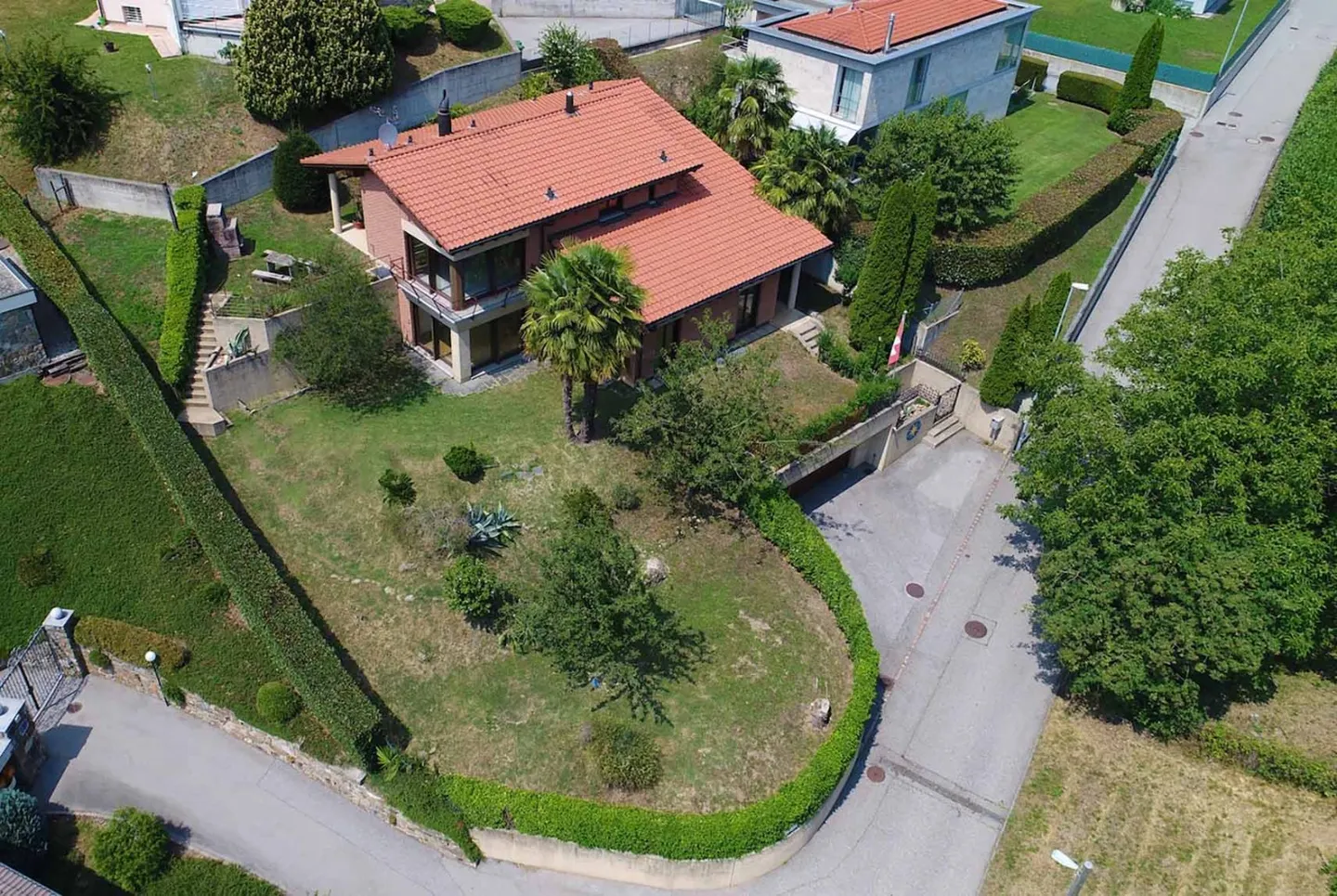 SPLENDIDE VILLA DE 6,5 PIÈCES AVEC GRAND JARDIN À BIOGGIO - Photo 9 sur 12