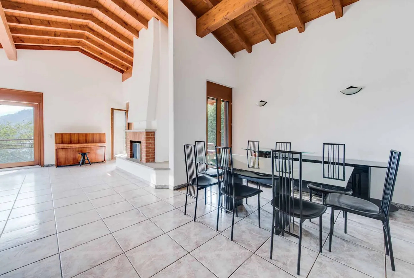 SPLENDIDE VILLA DE 6,5 PIÈCES AVEC GRAND JARDIN À BIOGGIO - Photo 3 sur 12