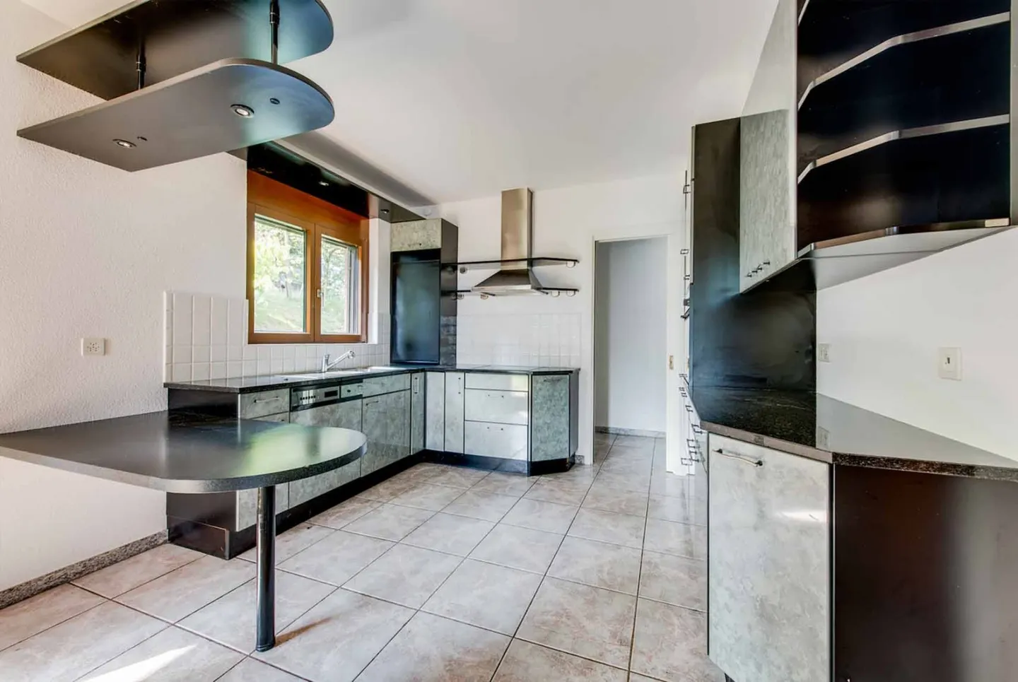 SPLENDIDE VILLA DE 6,5 PIÈCES AVEC GRAND JARDIN À BIOGGIO - Photo 4 sur 12
